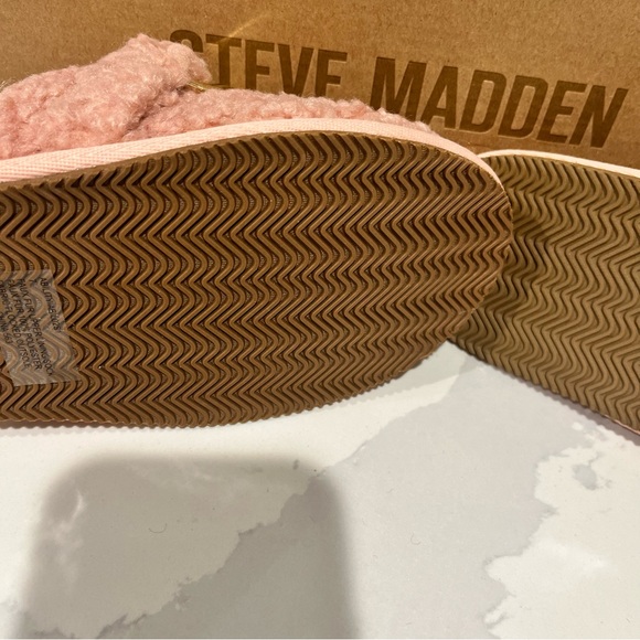 Steve Madden Ability Pink Faux Fur Gold Buckle Slip On Slide Slipper NWB - Picture 10 of 11